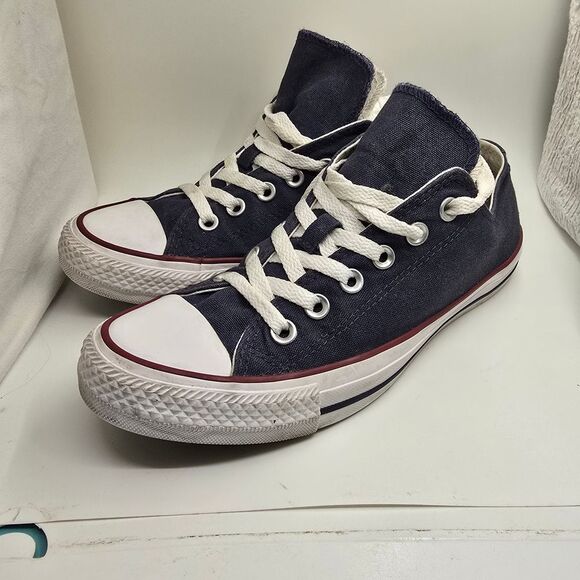 Shoes - Converse Navy Canvas Women's Athletic Shoes 8